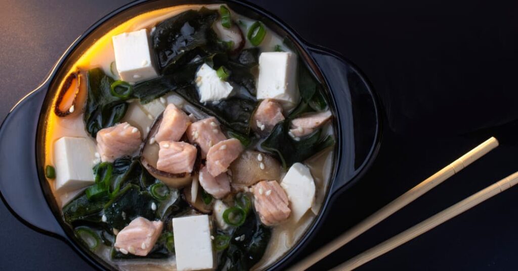 鮭魚豆腐海帶味噌湯